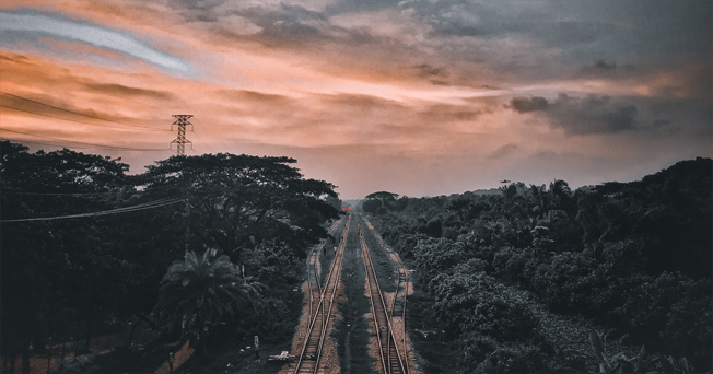 সন্ধ্যা নামার আগে, ভাটিয়ারী রেল স্টেশন